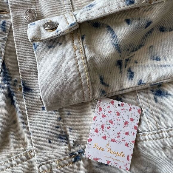 FREE PEOPLE Jones Tie Dye Blue Denim Jacket Size M. - Picture 10 of 11